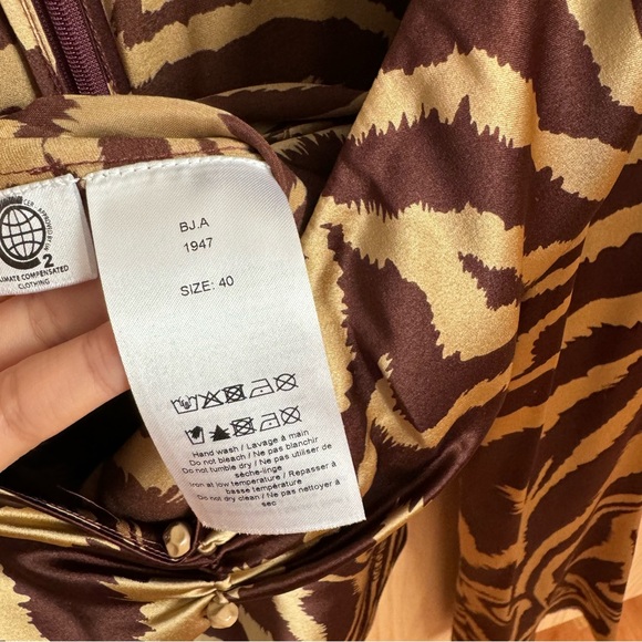 GANNI Asymmetric Tiger-Print Silk-Blend Blouse - Picture 11 of 11